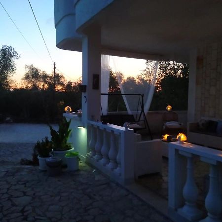 Villa Lilla Остуні Екстер'єр фото