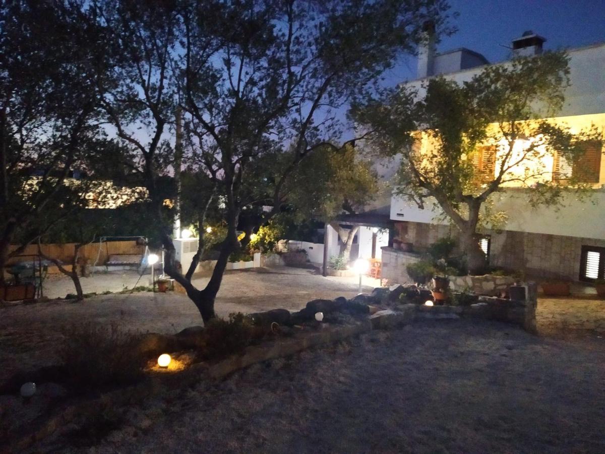 Villa Lilla Остуні Екстер'єр фото